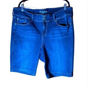 Torrid Plus Size Jean Shorts Blue Size 3X 24 Boho Classic Minimalist Stretchy